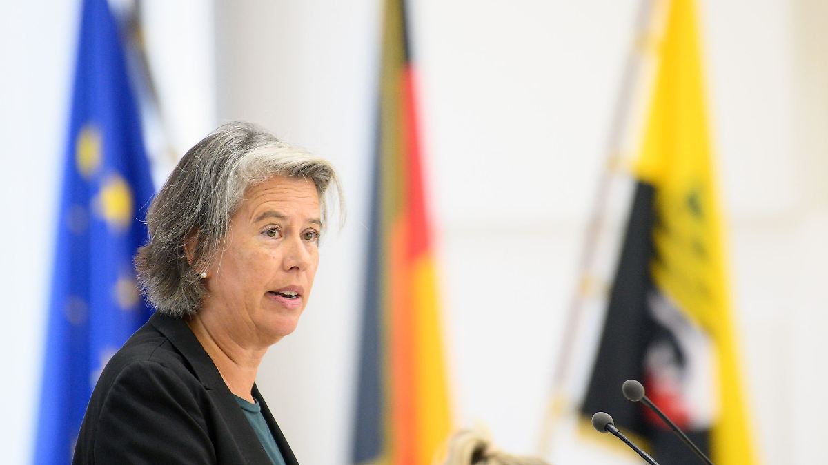 Ministerin würdigt Lebensretter nach dramatischem Autounfall