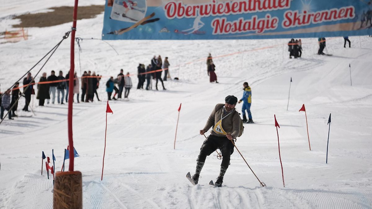 Alte Ski und Kleidung: 68 Mutige beim Nostalgie-Skirennen