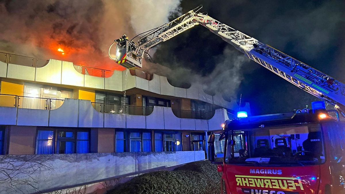 Feuer in ehemaligem Altenheim - Hinweise auf Brandstiftung