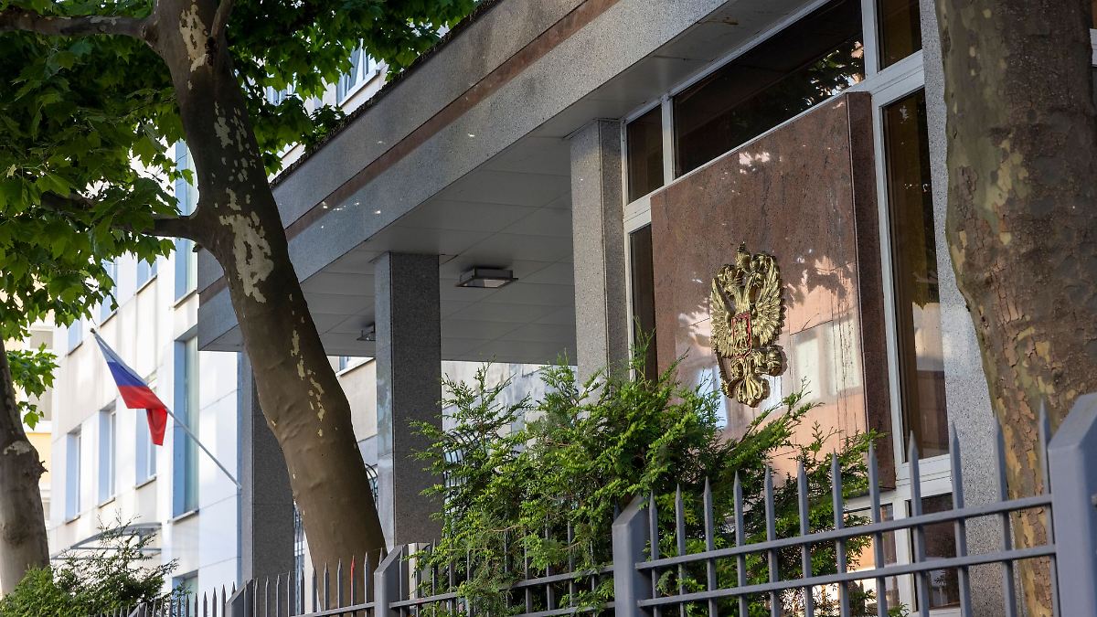 Mann stellt Brandsatz vor russischem Ex-Generalkonsulat ab