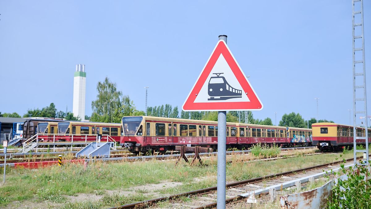 Brandenburg Berlin Defekte Stellwerke Legen Große Teile Der S Bahn Lahm - viq0wmd