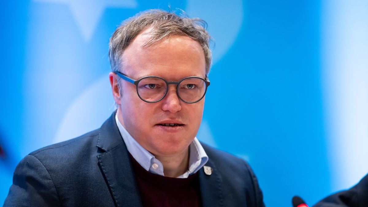 Regierung schließt Pakt mit Wirtschaft und Sozialpartnern