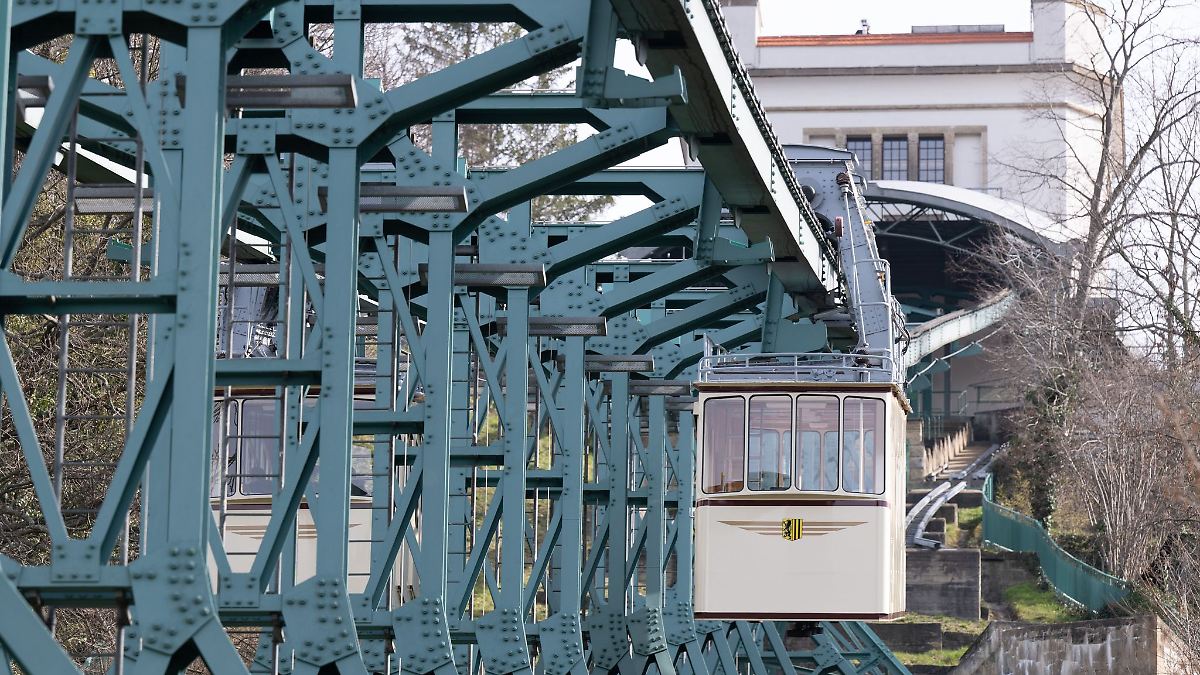 Schwebebahn in Dresden nimmt Samstag Fahrt auf