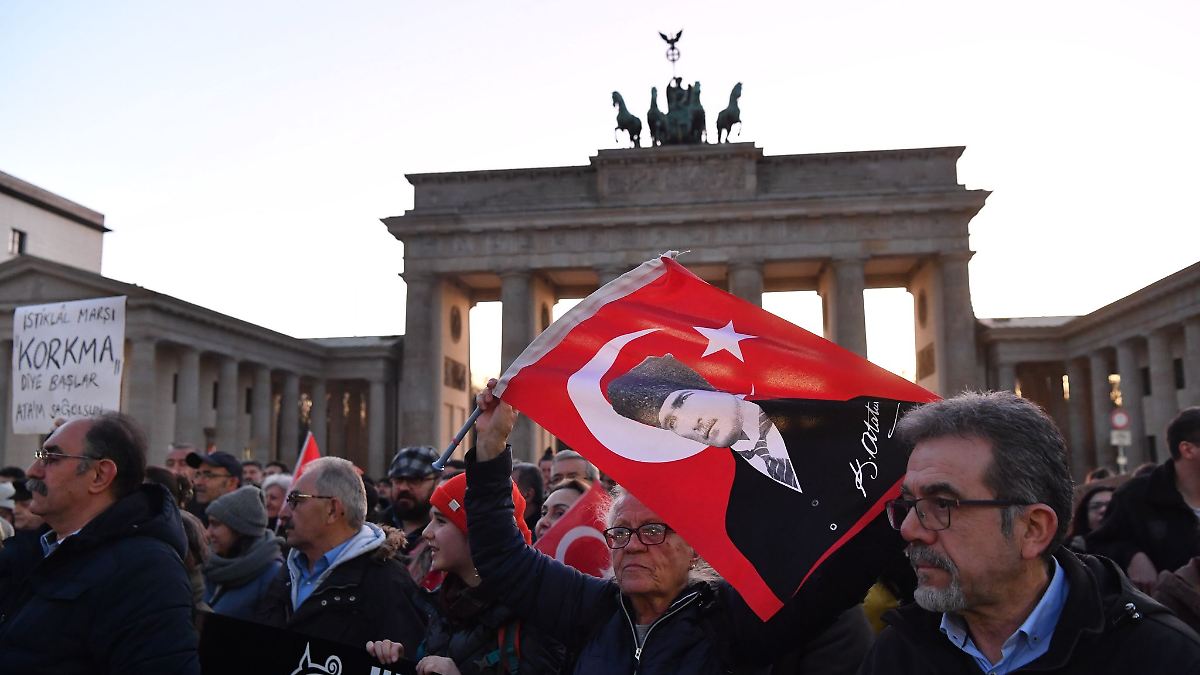 Demonstration in Berlin gegen Imamoglu-Festnahme