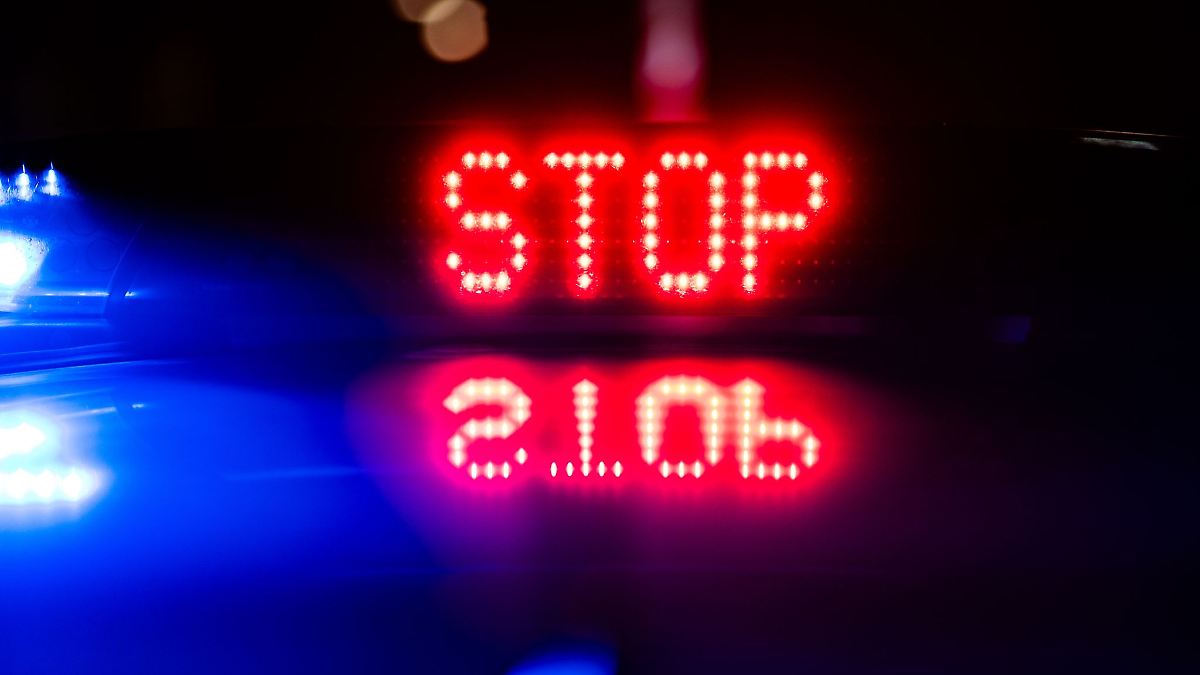 19-Jähriger rast bei Polizeikontrolle los