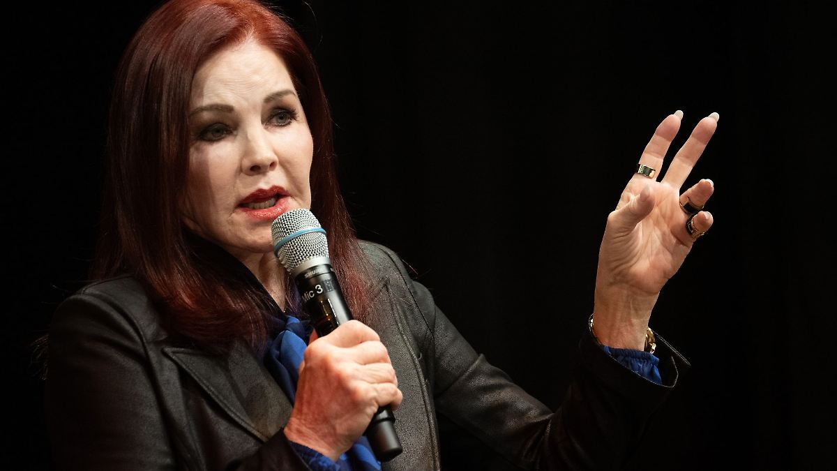 Priscilla Presley teilt Erinnerungen an den "King" mit Fans