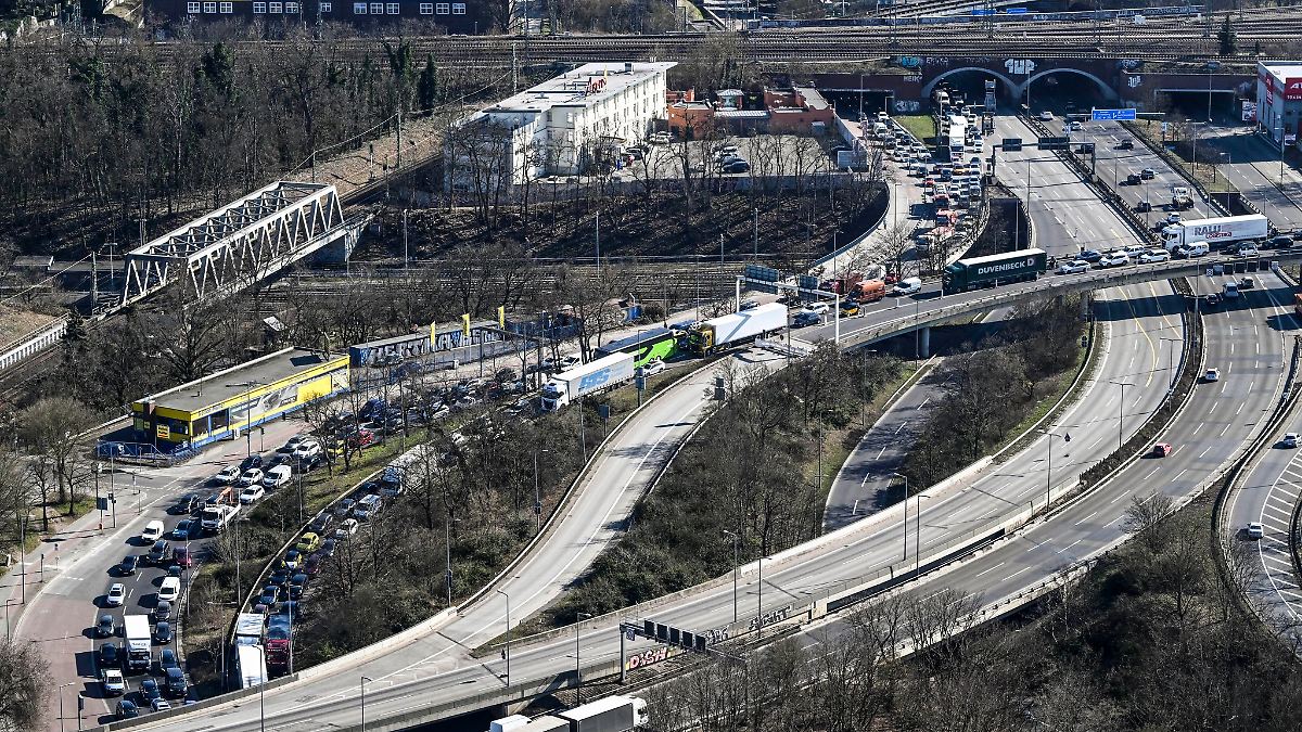 A100 in Richtung Norden ab Montag wieder einspurig befahrbar