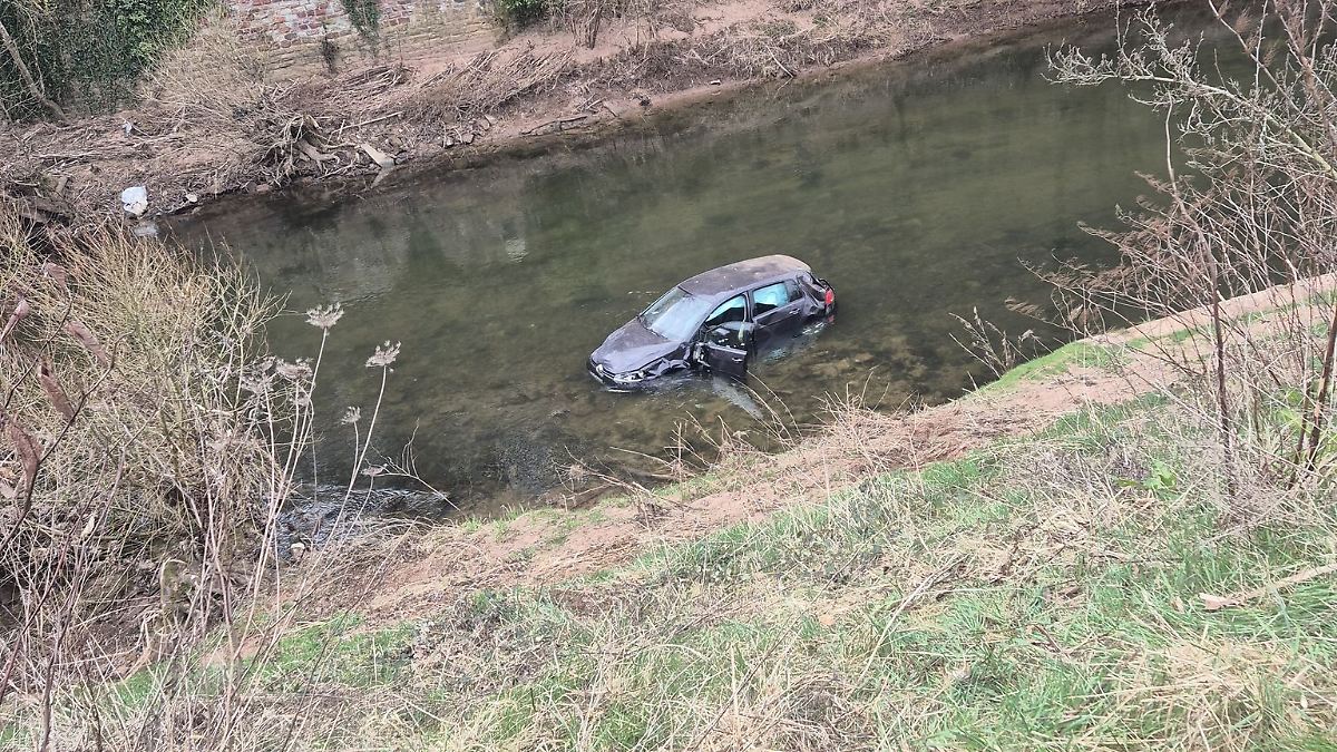 Frau rollt mit Auto in die Kyll