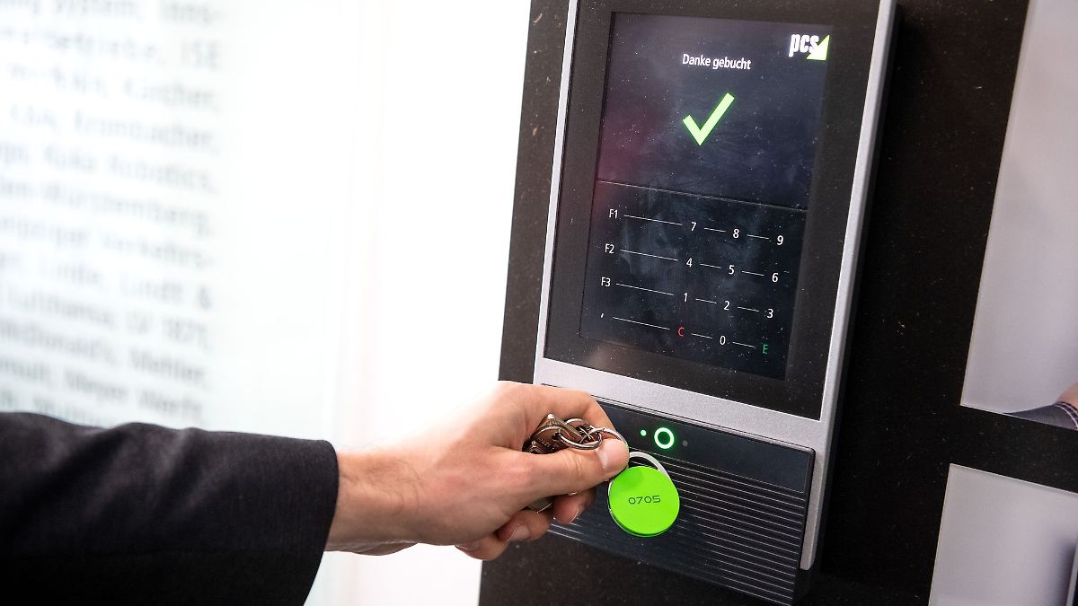 Menschen in Niedersachsen arbeiten etwas weniger