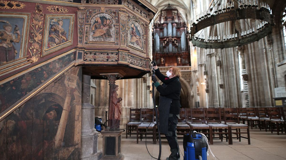 Weg mit Staub und Schmutz - Halberstädter Dom wird gereinigt