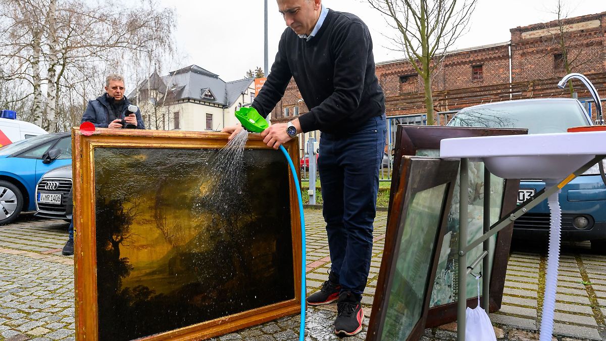 Nasse Bücher, schnelle Hilfe – Museen proben den Ernstfall