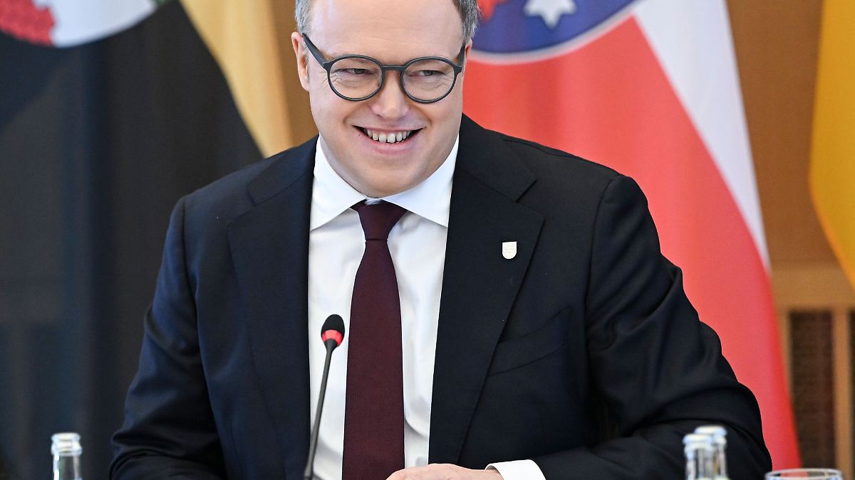 Voigt lobt Koalitionsvertrag, Linke übt Kritik