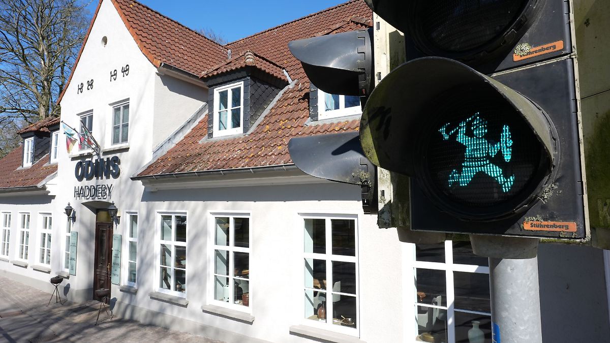 Wikingerampelmännchen regeln den Verkehr bei Haithabu