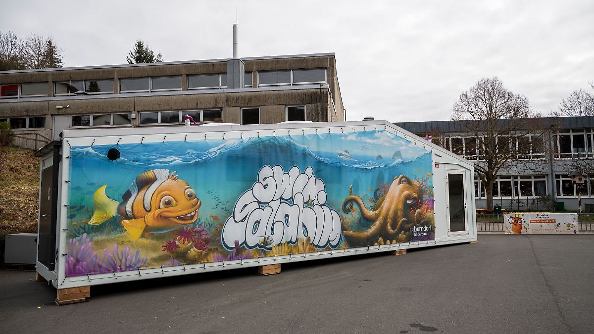 Schwimmen lernen im Container