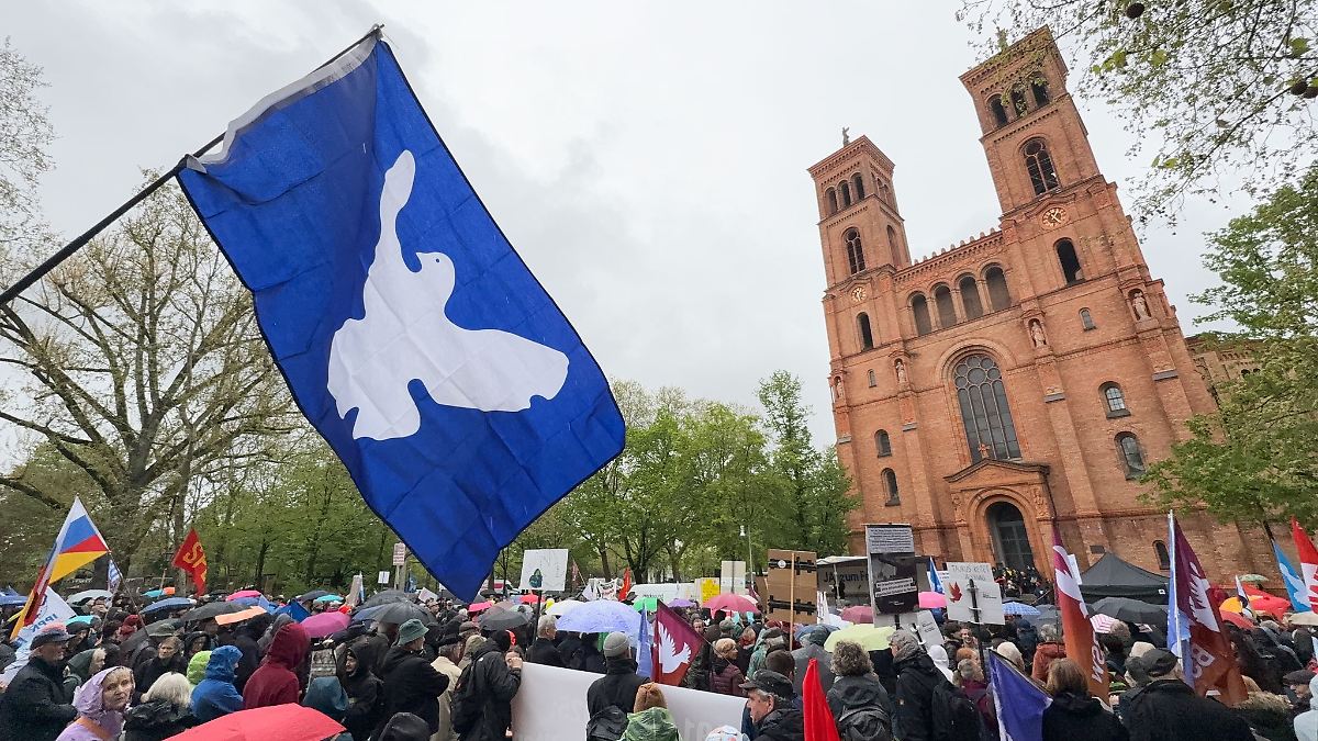 Ostermarsch in Berlin mit hunderten Teilnehmern