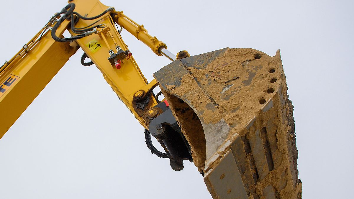 Unbekannte stehlen Baggerschaufeln in Löbau
