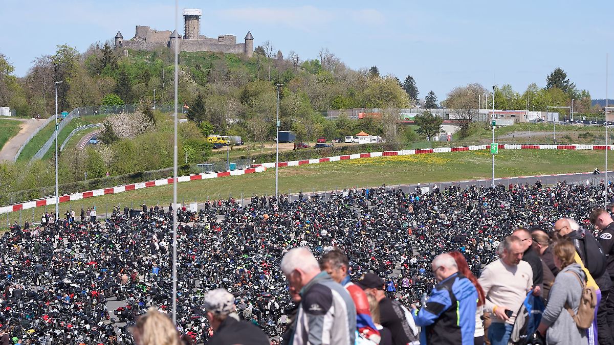 Mehr als 40.000 Menschen zum Saisonauftakt am Nürburgring