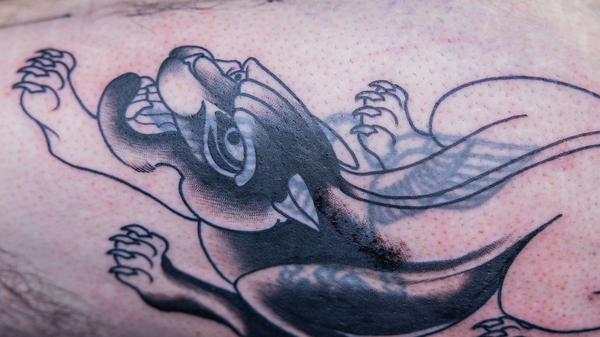 Linke: Regierung unterschätzt rechtsextreme Tattoo-Studios