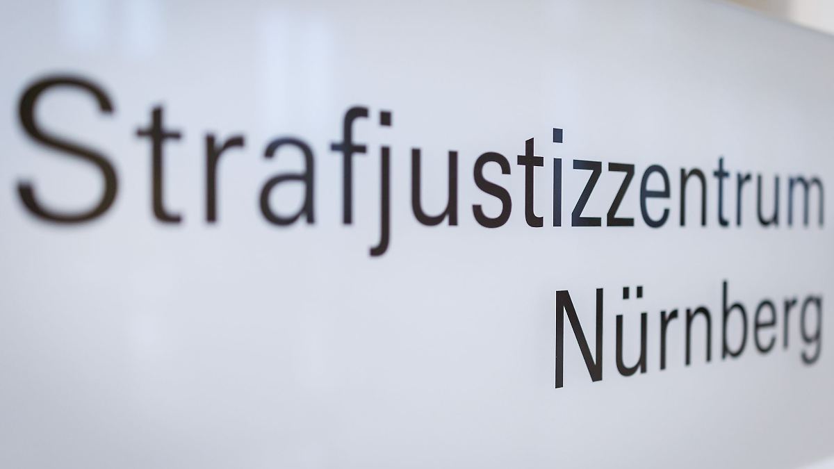 Messerangriff auf Spielplatz - Angeklagter räumt Tat ein