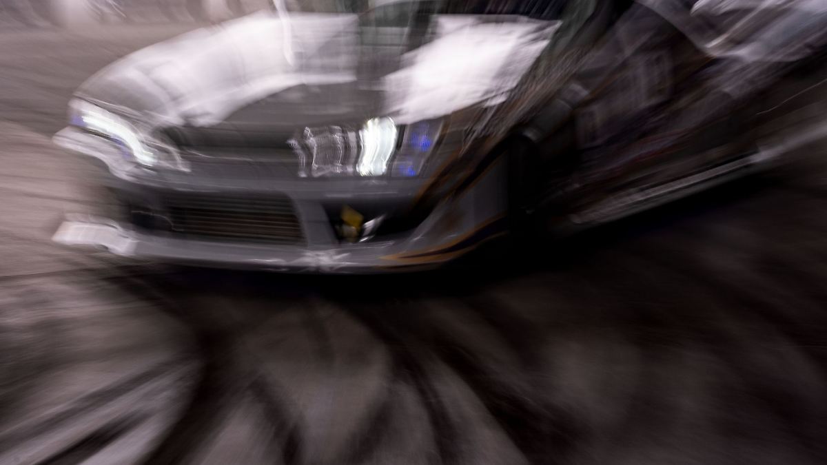 Zuschauer bei Drift-Show auf Tuning-Messe verletzt