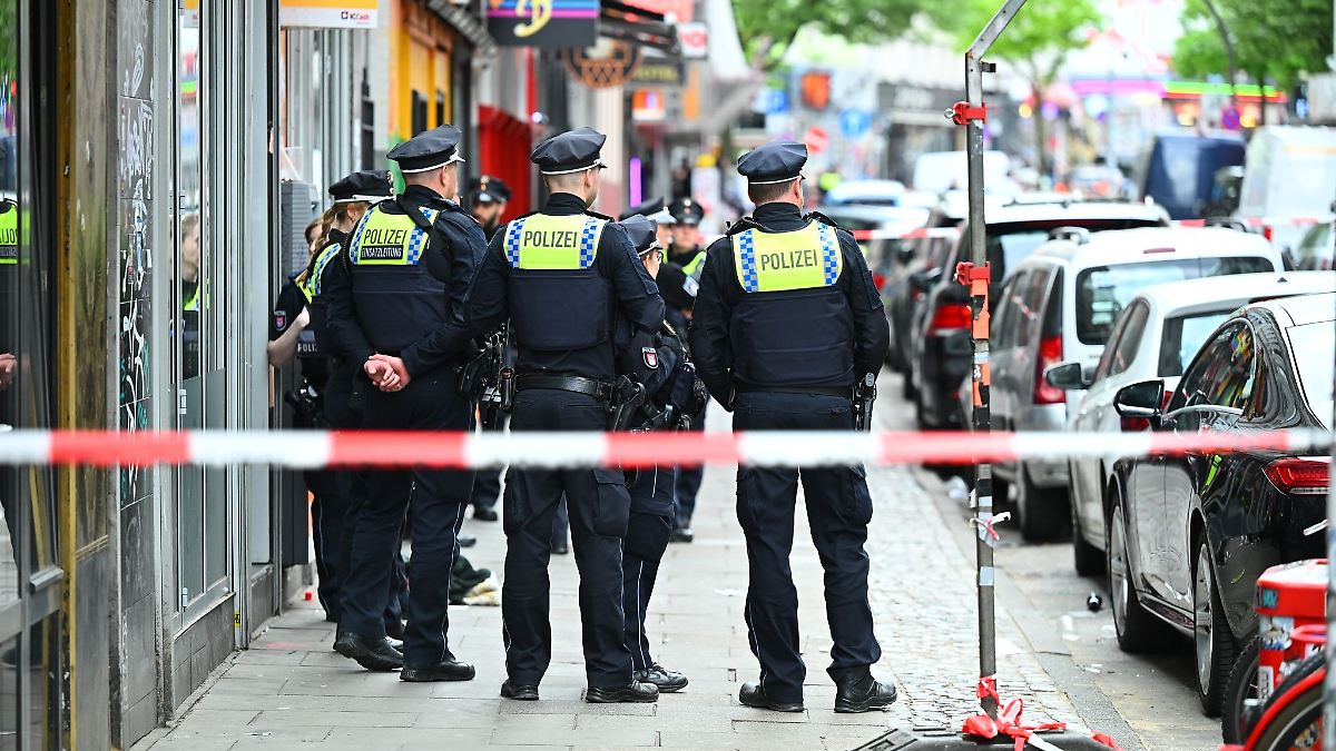 Verletzter auf St. Pauli gefunden - Polizeigroßeinsatz