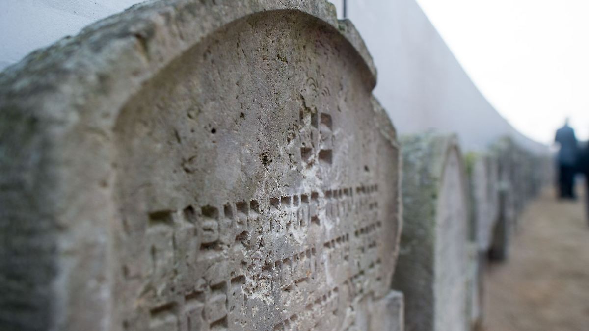 Gedenkstätte Wörlitzer Friedhof öffnet wieder