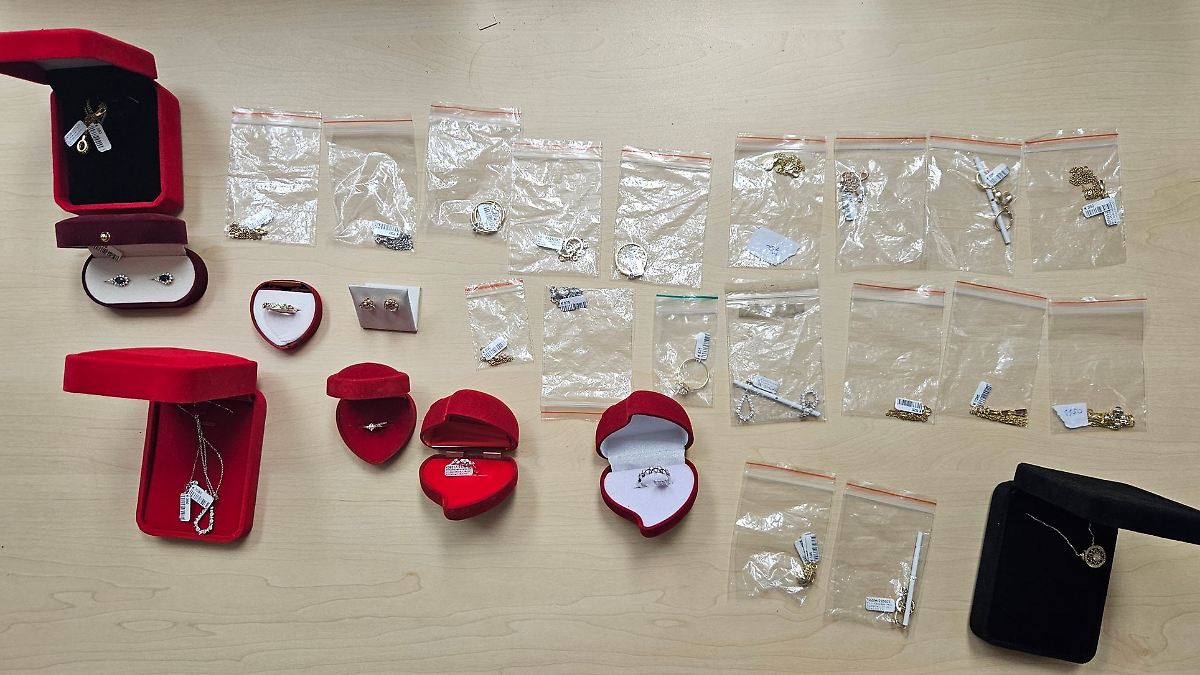 Beamte finden Luxusartikel für mehr als 150.000 Euro