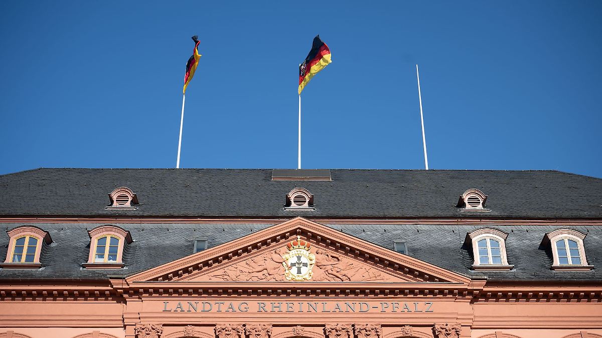 Rheinland-Pfalz feiert sich und seine Verfassung