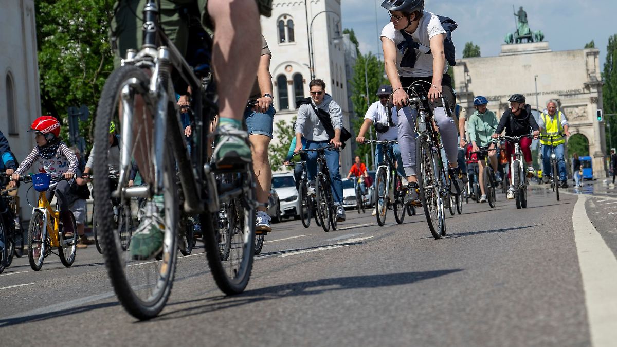 ADFC-Radlsternfahrt: Tausende wollen bessere Radwege