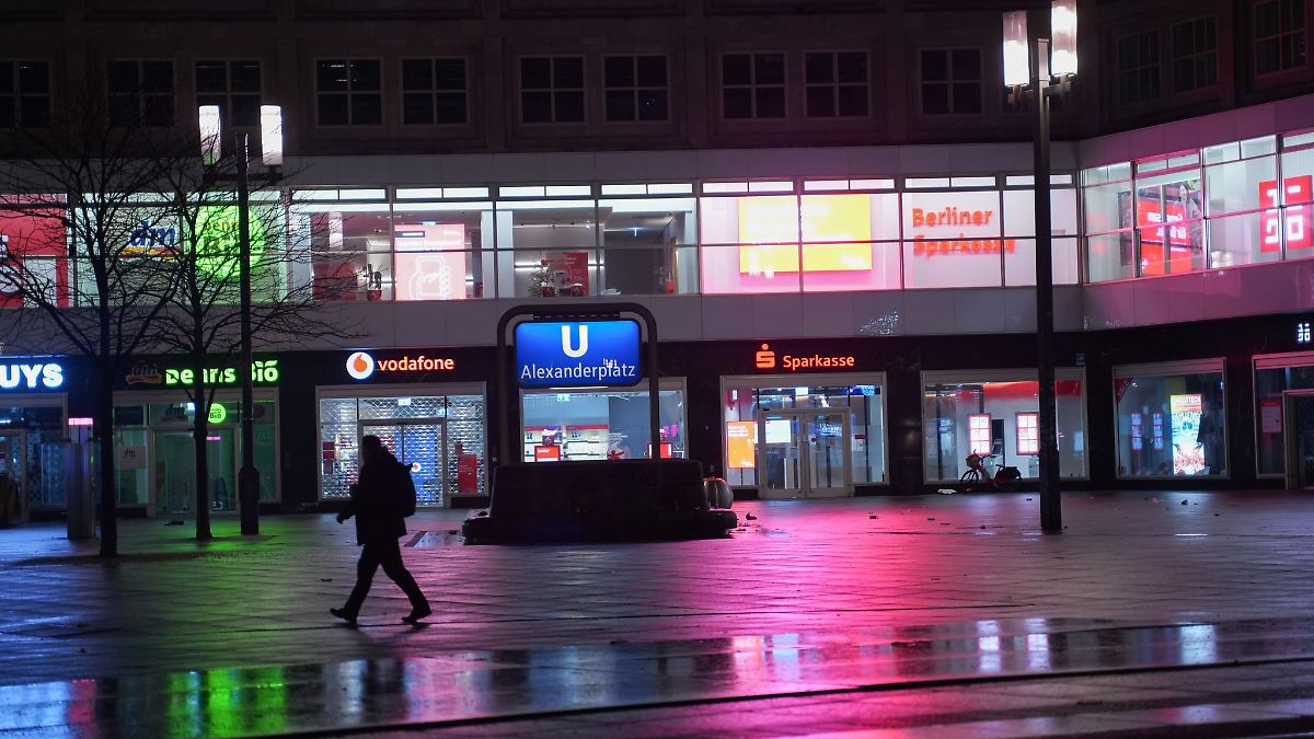 Bahn will "Angsträume" am Bahnhof Alexanderplatz beseitigen