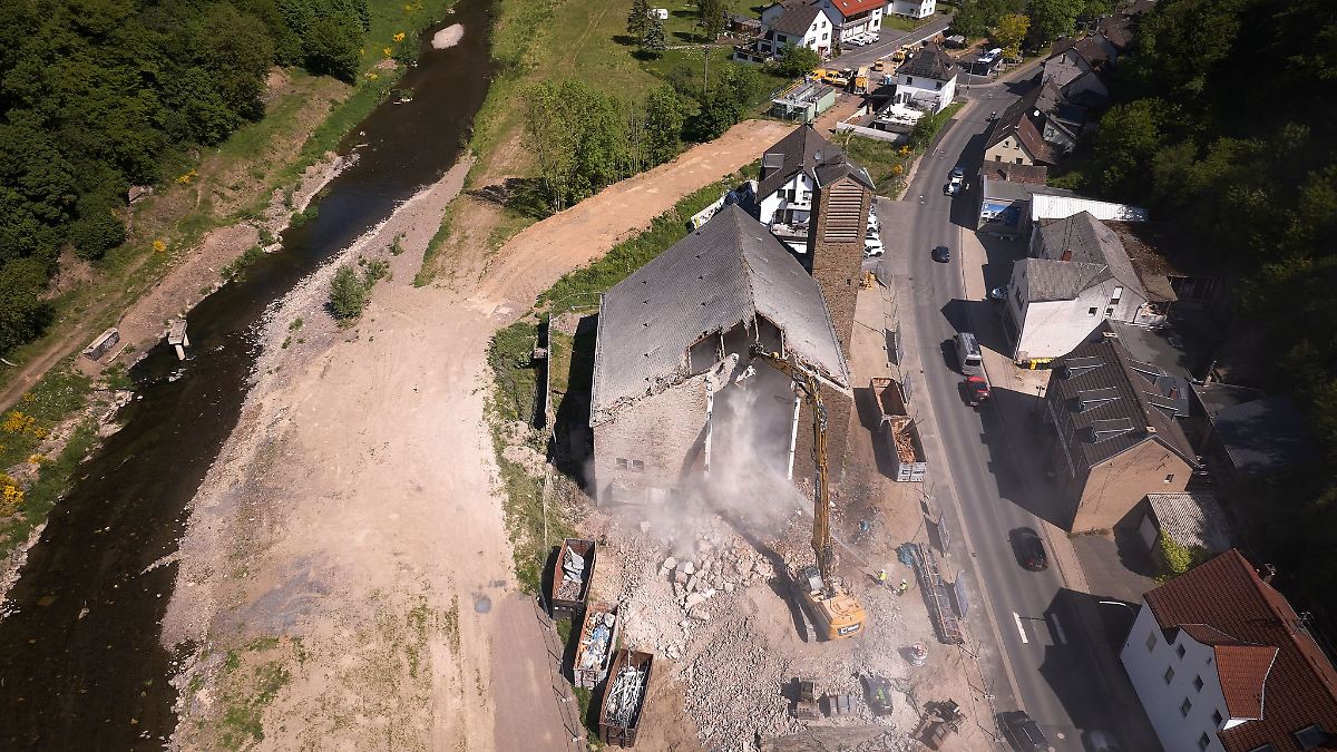 Abriss von Kirche im Ahrtal schreitet voran