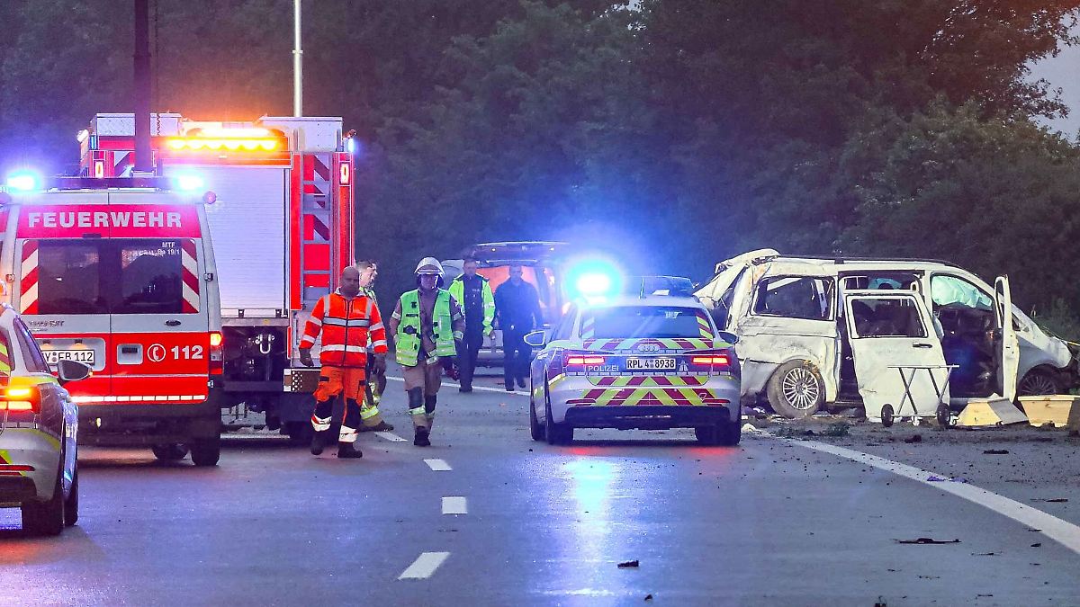 Wie kam es zum schweren Unfall mit drei Toten auf der A48?