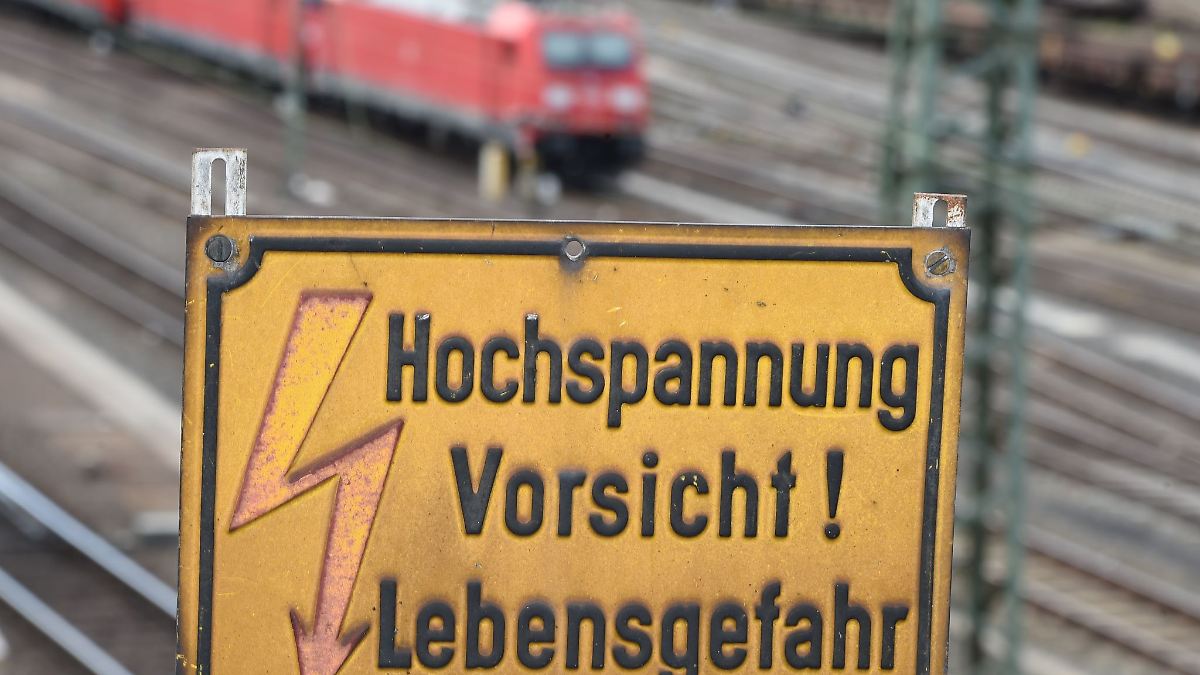 Ermittlungen nach Stromschlag an Bahnhof dauern weiter an