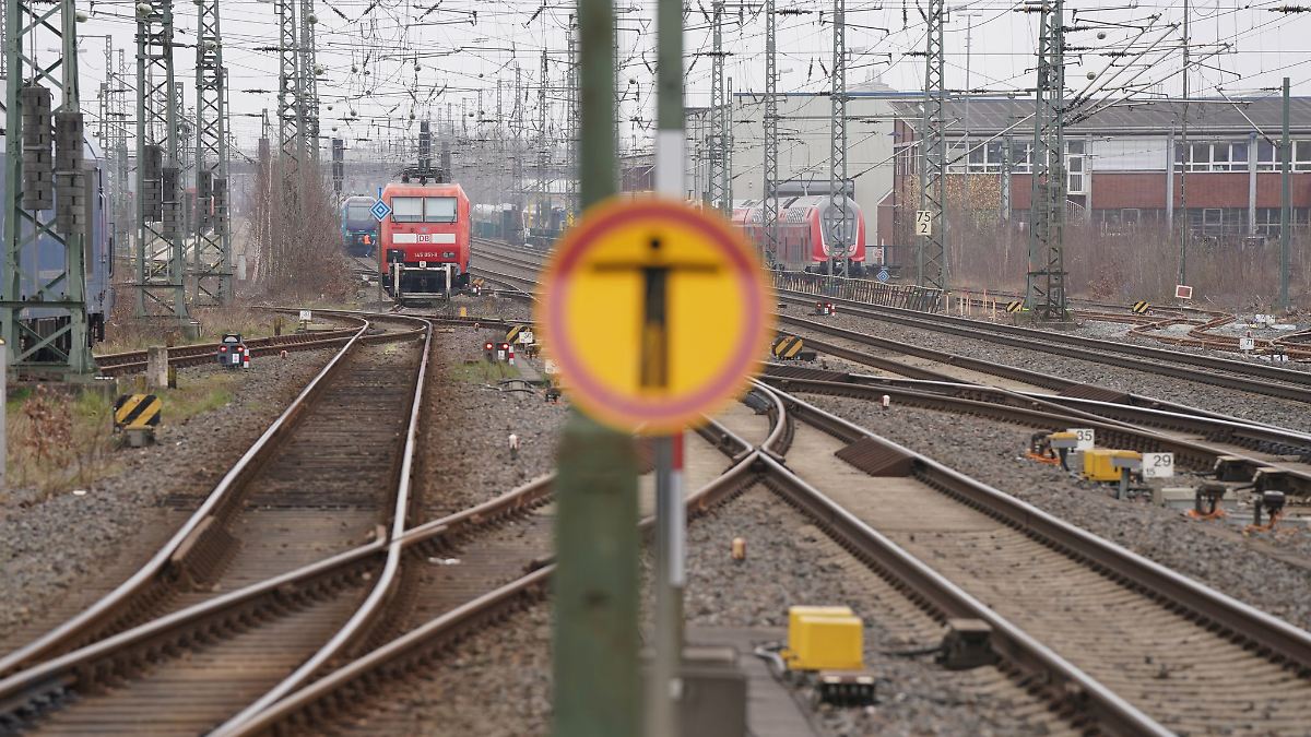 Oberleitungsschaden behindert Bahnverkehr Hamburg-Flensburg