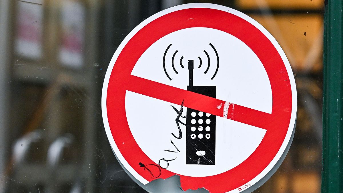 Elternrat zu Handyverbot: Schulen sollten selbst entscheiden