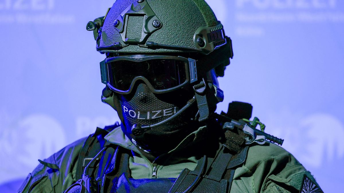 Auffälliger Geruch im Treppenhaus - SEK im Einsatz