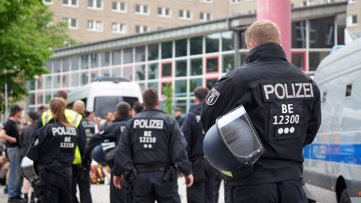 Protest gegen Leerstand in Berlin an der Ex-Stasi-Zentrale