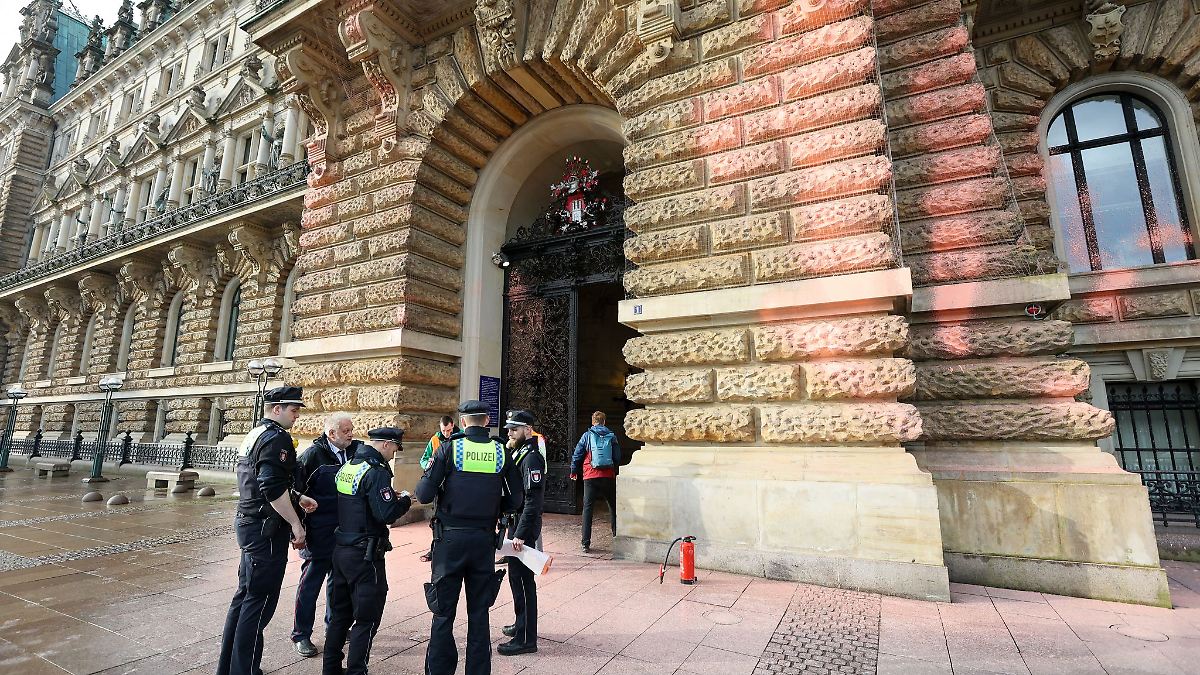 Geldstrafe für Farbanschlag auf Hamburger Rathaus