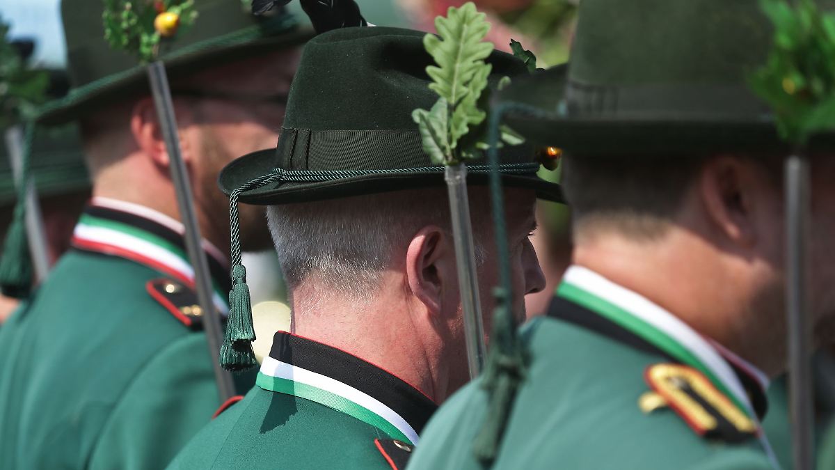 Initiative demonstriert für "Kinderschützenfest für alle"