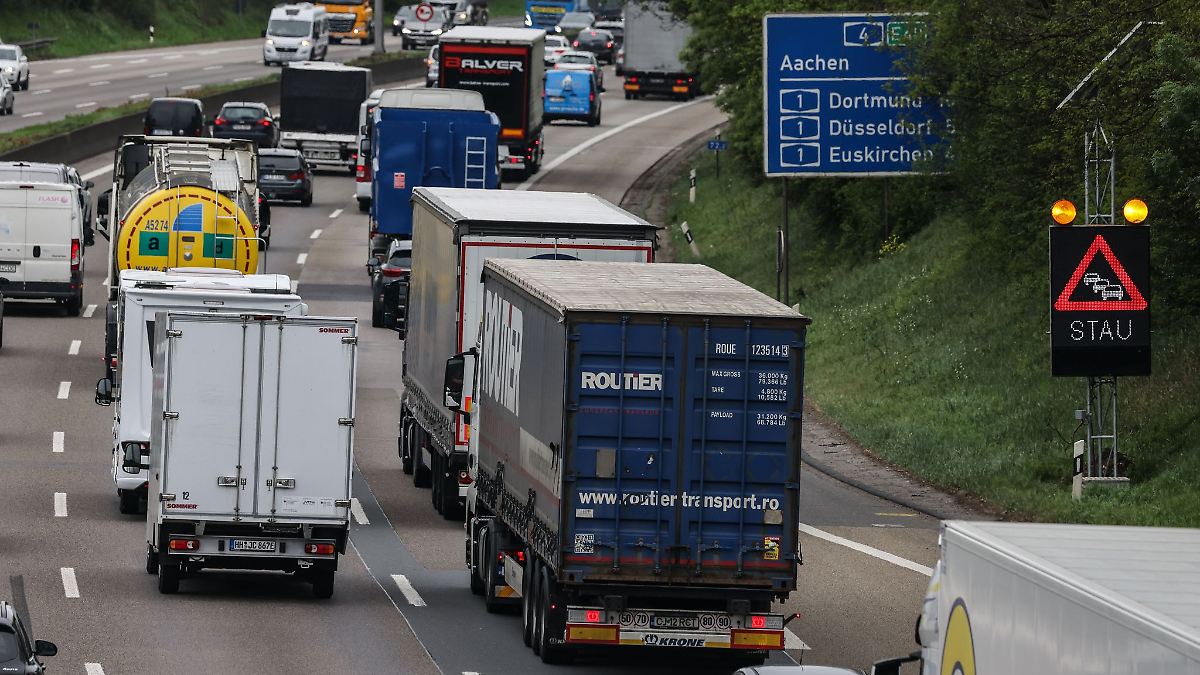 Wieder langes Wochenende - wieder volle Autobahnen