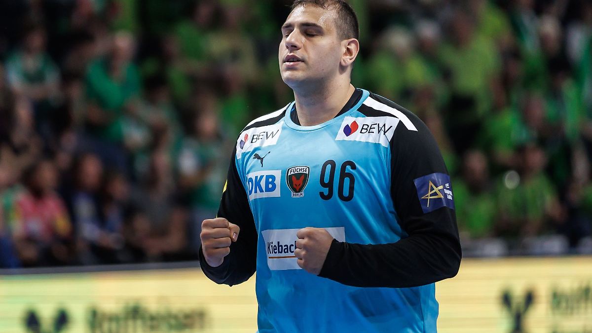 Füchse setzen im Titelrennen auf ihren "Ausnahmetorwart"