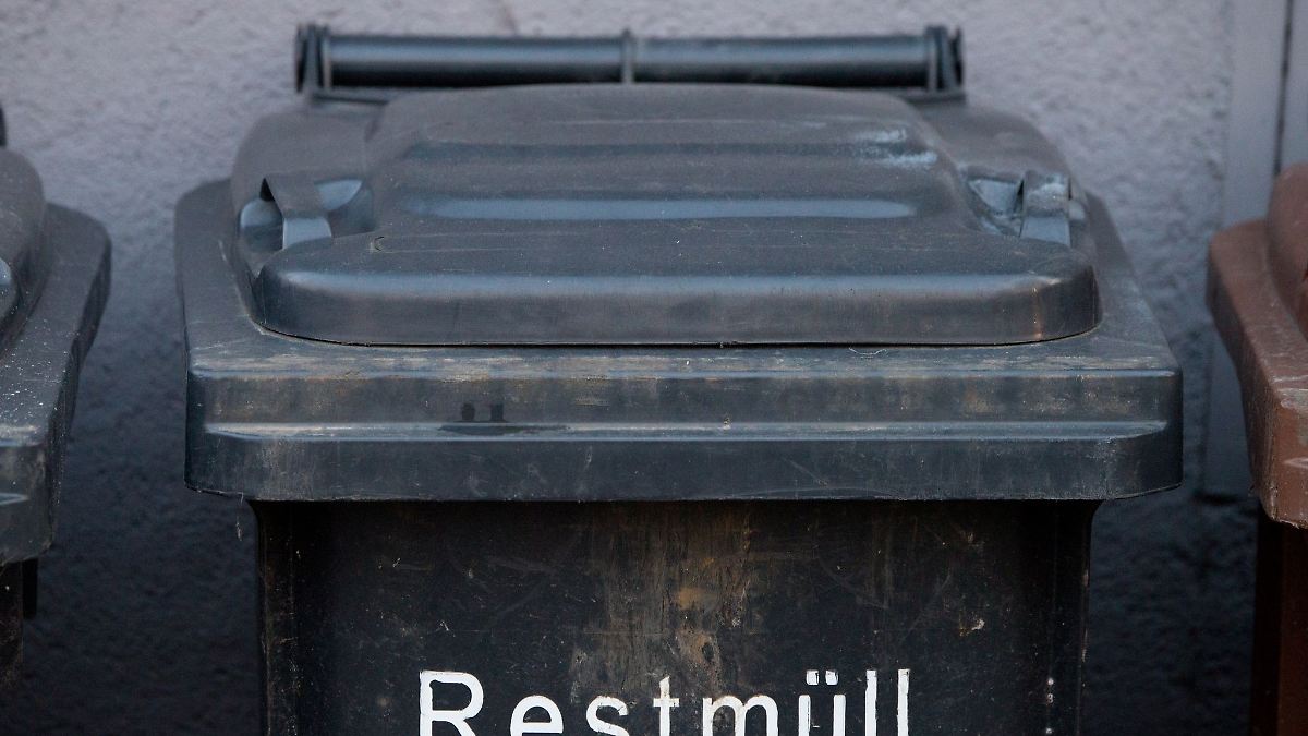 Restaurant entsorgt 270 Liter Frittierfett in Restmülltonne