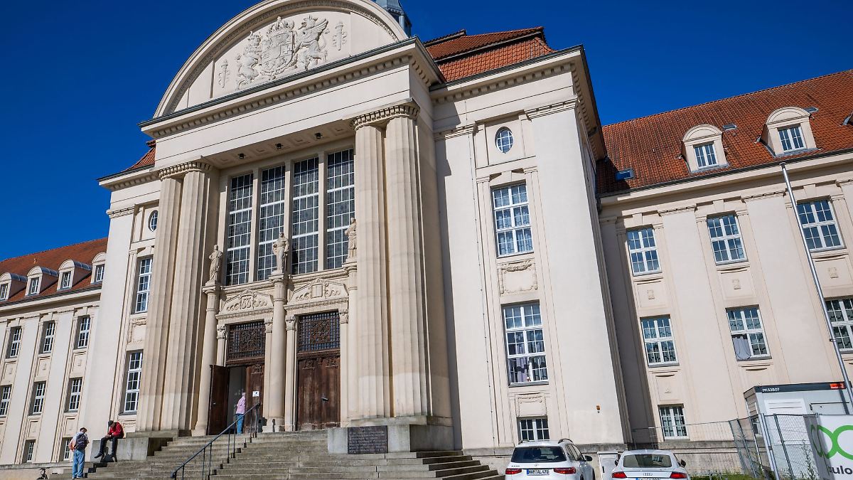 Pflegetochter sexuell missbraucht? Angeklagter widerspricht