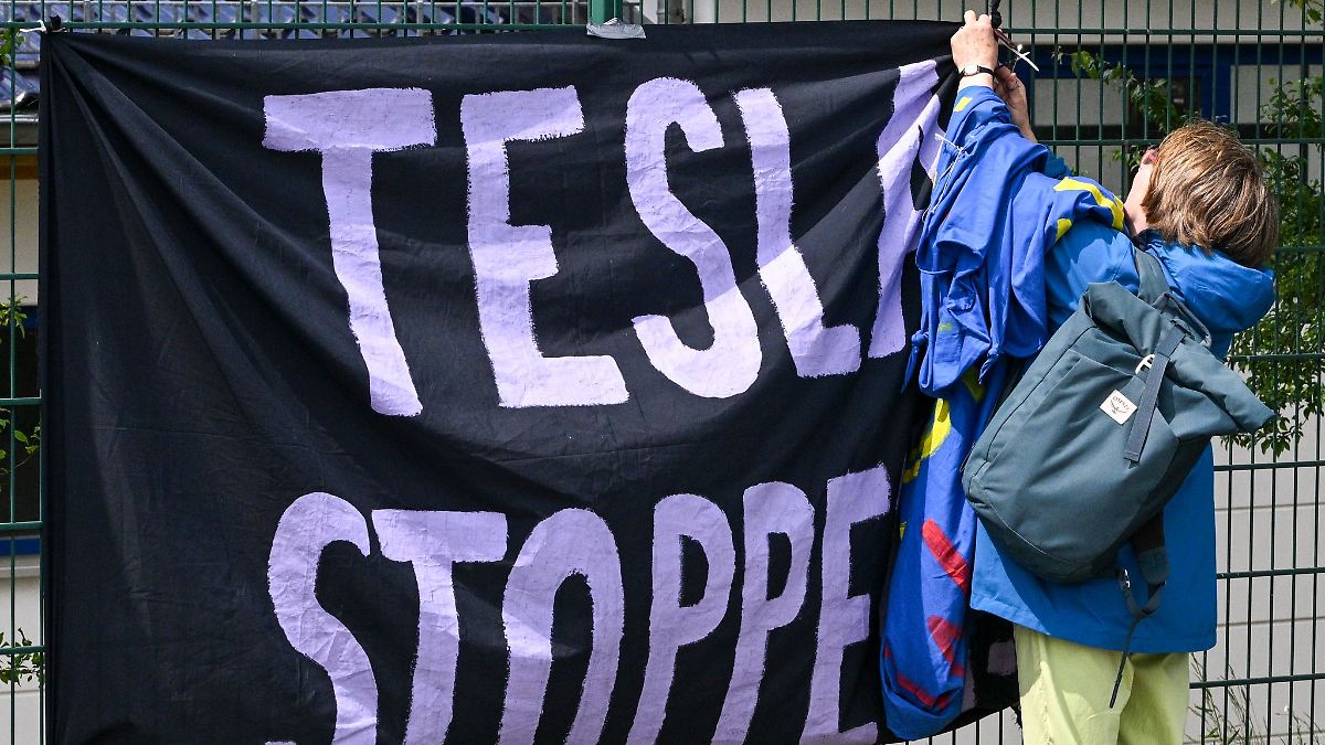 Bündnis protestiert gegen Wasserverbrauch von Tesla