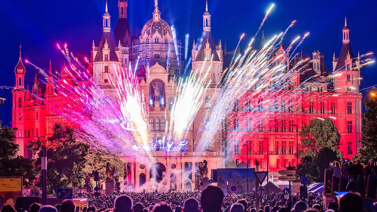 Schwerin feiert Schlossfest - und macht Geschichte lebendig