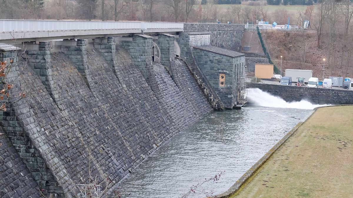 Wassertrübung in Talsperre Pirk - Amt rät vom Baden ab