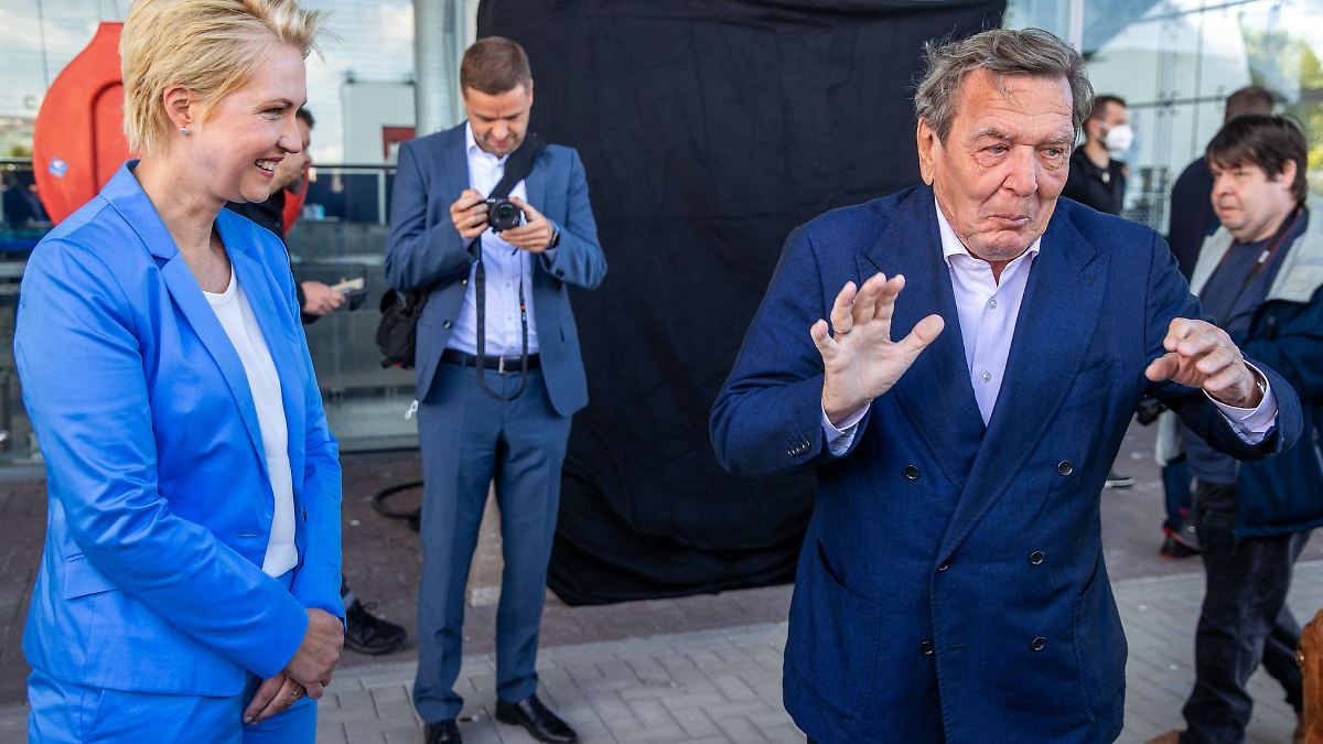 Ausschuss beharrt auf Schr&ouml;der-Aussage zu Klimastiftung