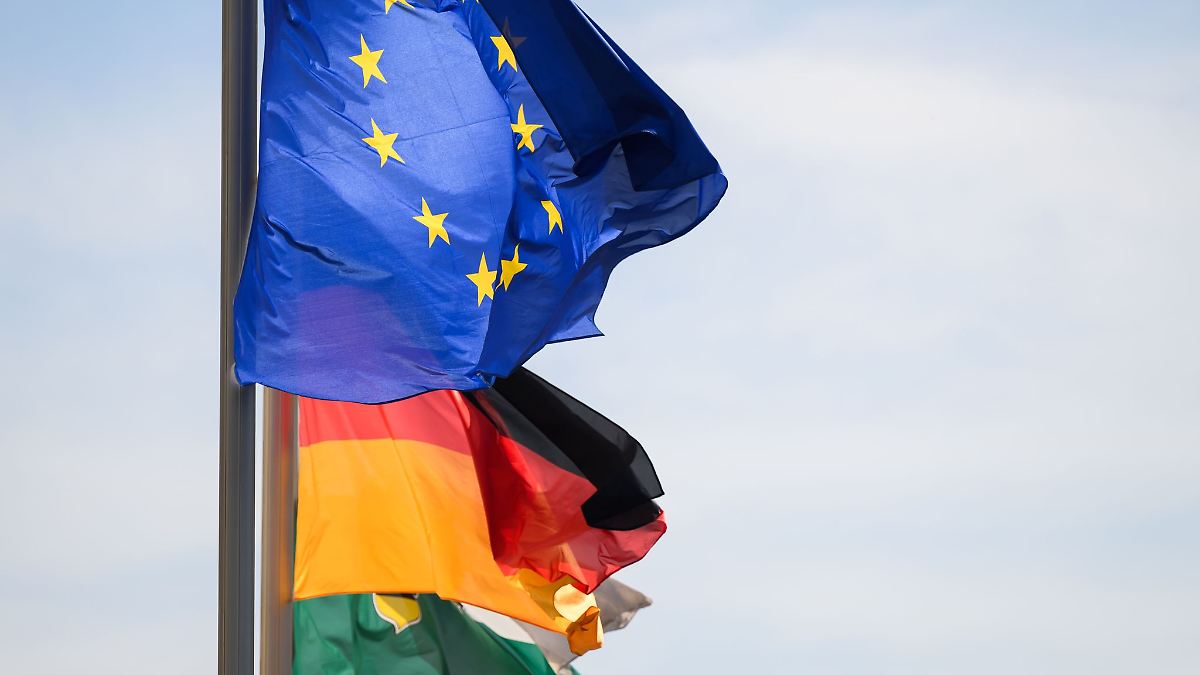 Auch in Sachsen Anträge zu Beflaggung an Schulen