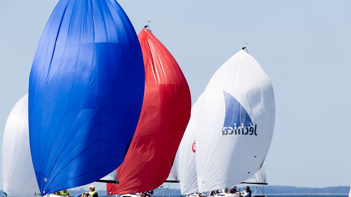Kieler Woche eröffnet: Sonne satt, wenig Wind