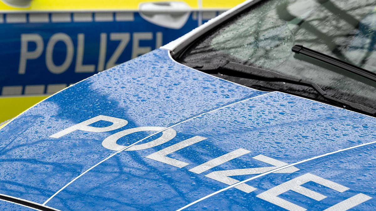 53-Jähriger am Straßenrand von Paketauto erfasst - tot